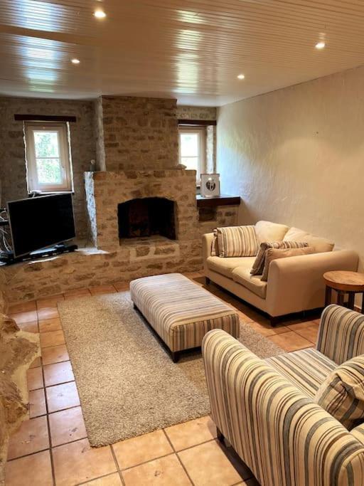 Uniquely Private Holiday Villa In The Charente Puyreaux 外观 照片
