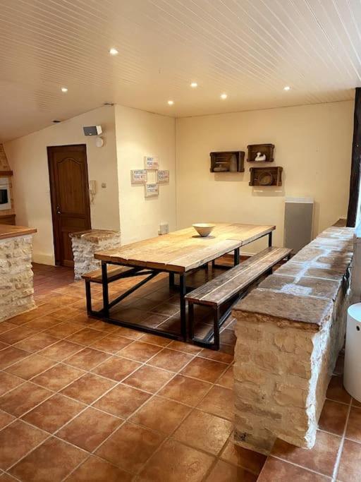 Uniquely Private Holiday Villa In The Charente Puyreaux 外观 照片
