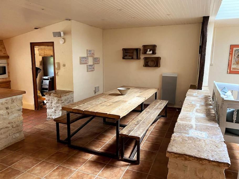 Uniquely Private Holiday Villa In The Charente Puyreaux 外观 照片